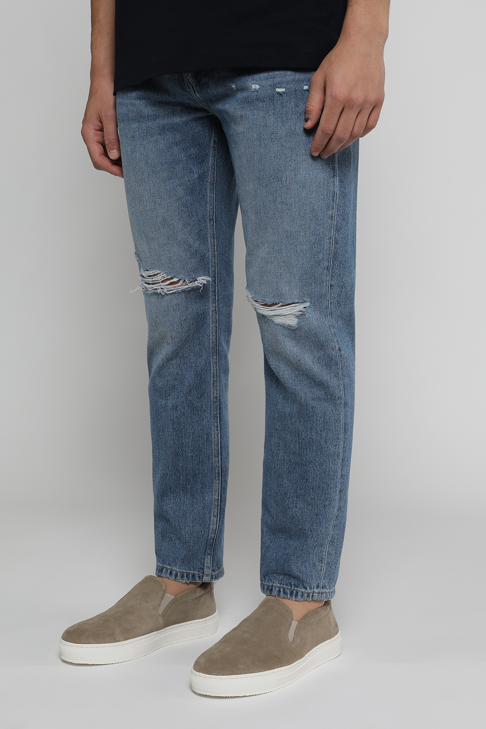 תמונת כל הלוק של נעלי סניקרס מזמש